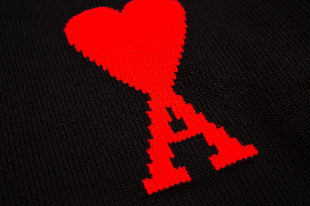 'Heart' - Sweater Black
