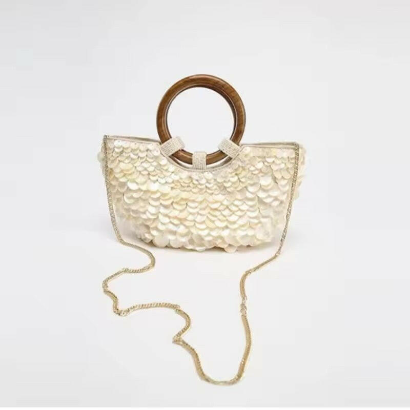 Boho Chic Perlmutt-Tasche mit Holzgriffen.