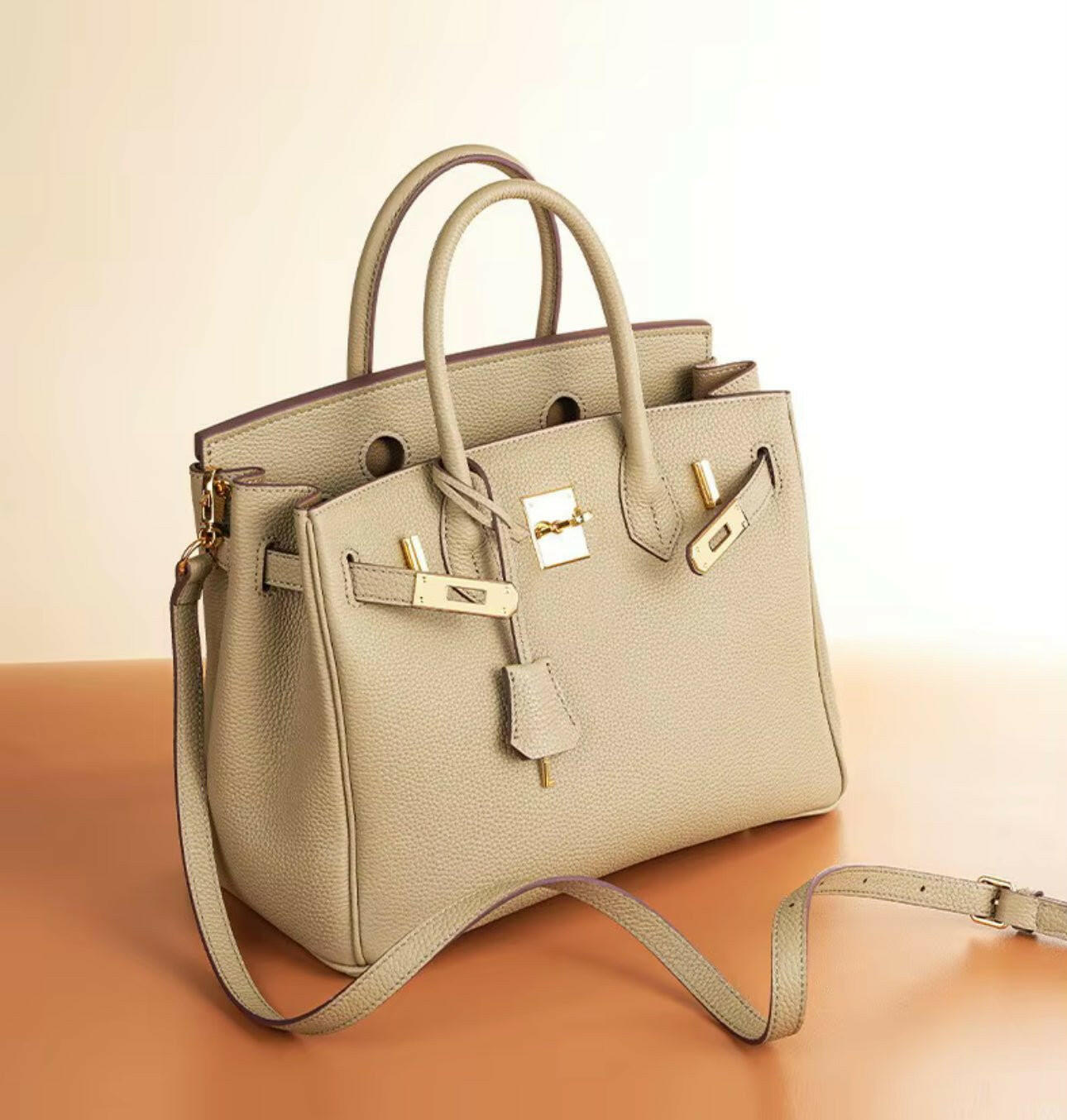 Elegante MiraéeParis Suede Leather Bag – in drei Größen erhältlich.